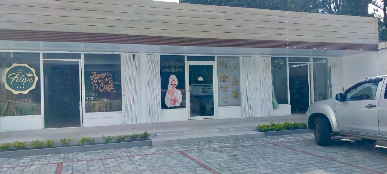 Local estratégico en Alangasi - versátil amplio y listo para emprender
Un espacio para que tu proyecto crezca con fuerza. Este local de 75 metros cuadrados ubicado en una zona de fácil acceso en Alangasi, es ideal para múltiples tipos de negocio como: centros terapéuticos, laboratorios, fabricas artesanales, oficinas operativas, ...y más?
* Conexiones eléctricas reforzadas
* Diseño adaptable para cualquier uso comercial o institucional
*  Un parqueadero privado
* Ubicado en una área residencial, tranquila, excelente entorno para clientes y profesionales